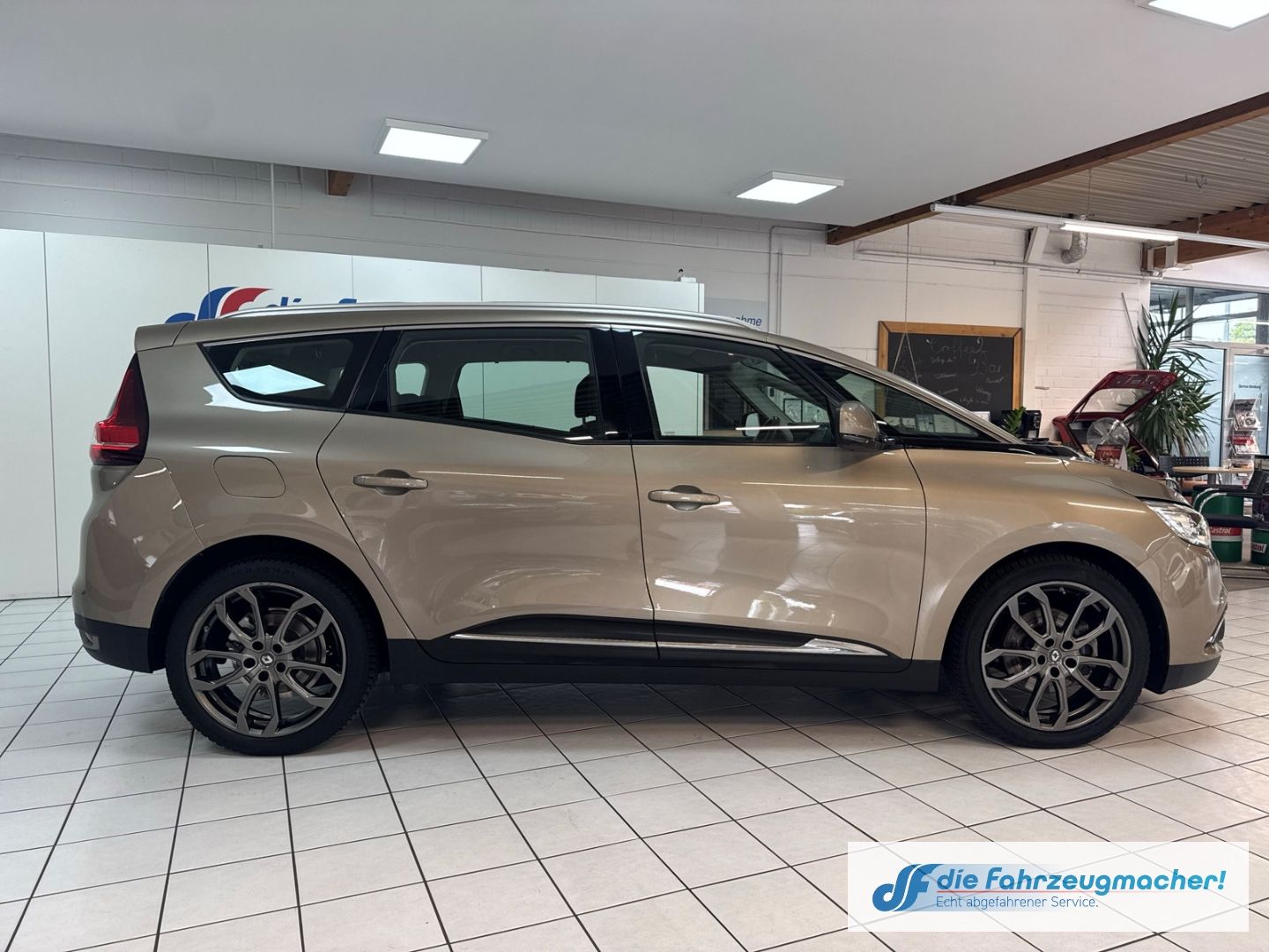 Fahrzeugabbildung Renault Scenic IV Grand Experience 1.5 dCi  DAB Keyless