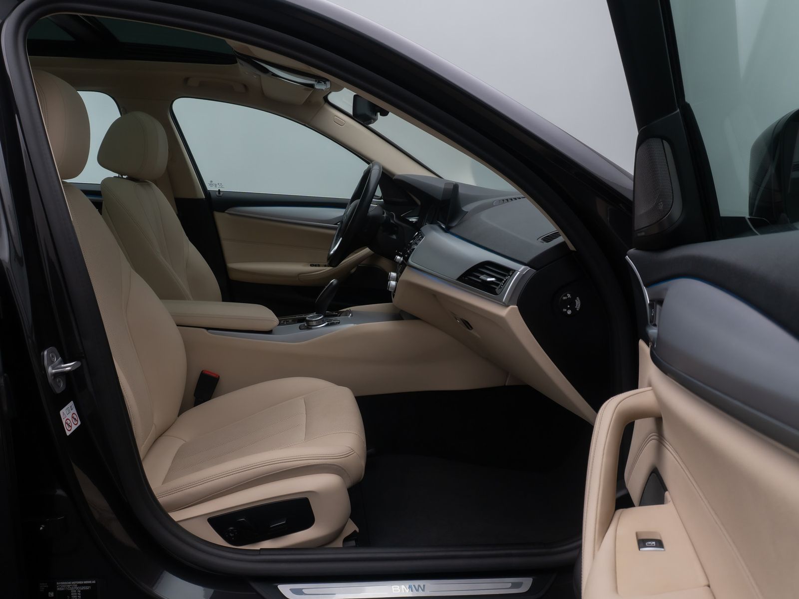 Fahrzeugabbildung BMW 530e Panorama Alarm DAB H/K Leder Sport 19Zoll