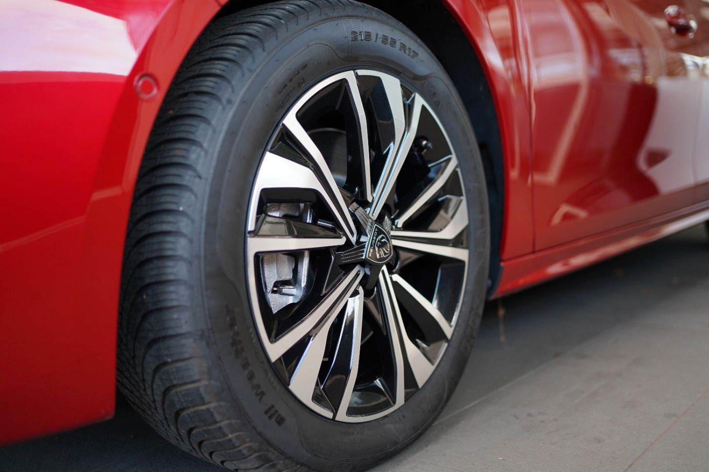 Fahrzeugabbildung Peugeot 508 SW Plug In Hybrid 225 e-EAT8 Automatik DAB