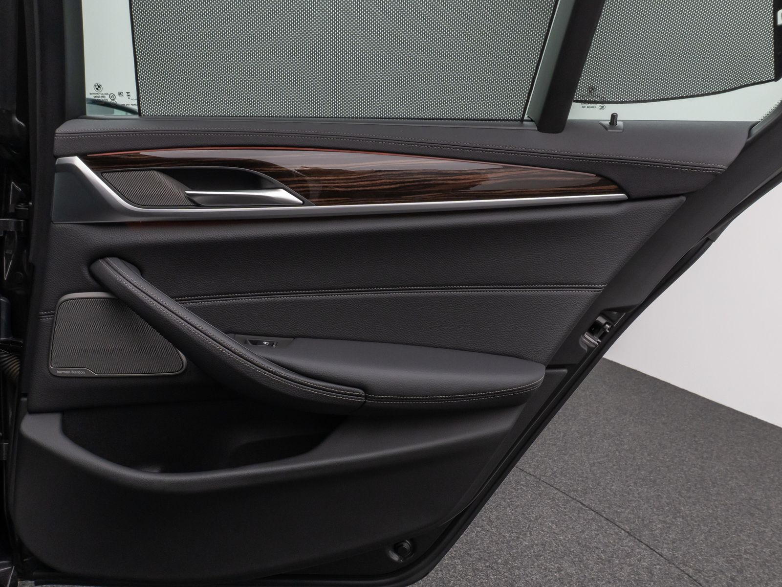 Fahrzeugabbildung BMW 530d xD  LuxuryLine Pano 360°HUD DAB H/K Massage