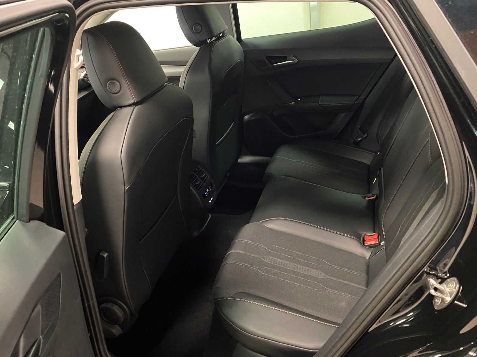 Fahrzeugabbildung CUPRA Formentor 1.5 TSI 110kW DSG+3J Garantie+3-Z-KLIM