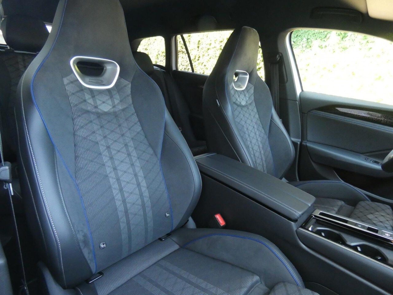 Volkswagen Passat R-Line Passat Variant 2.0 TDI DSG R-Line foto 4
