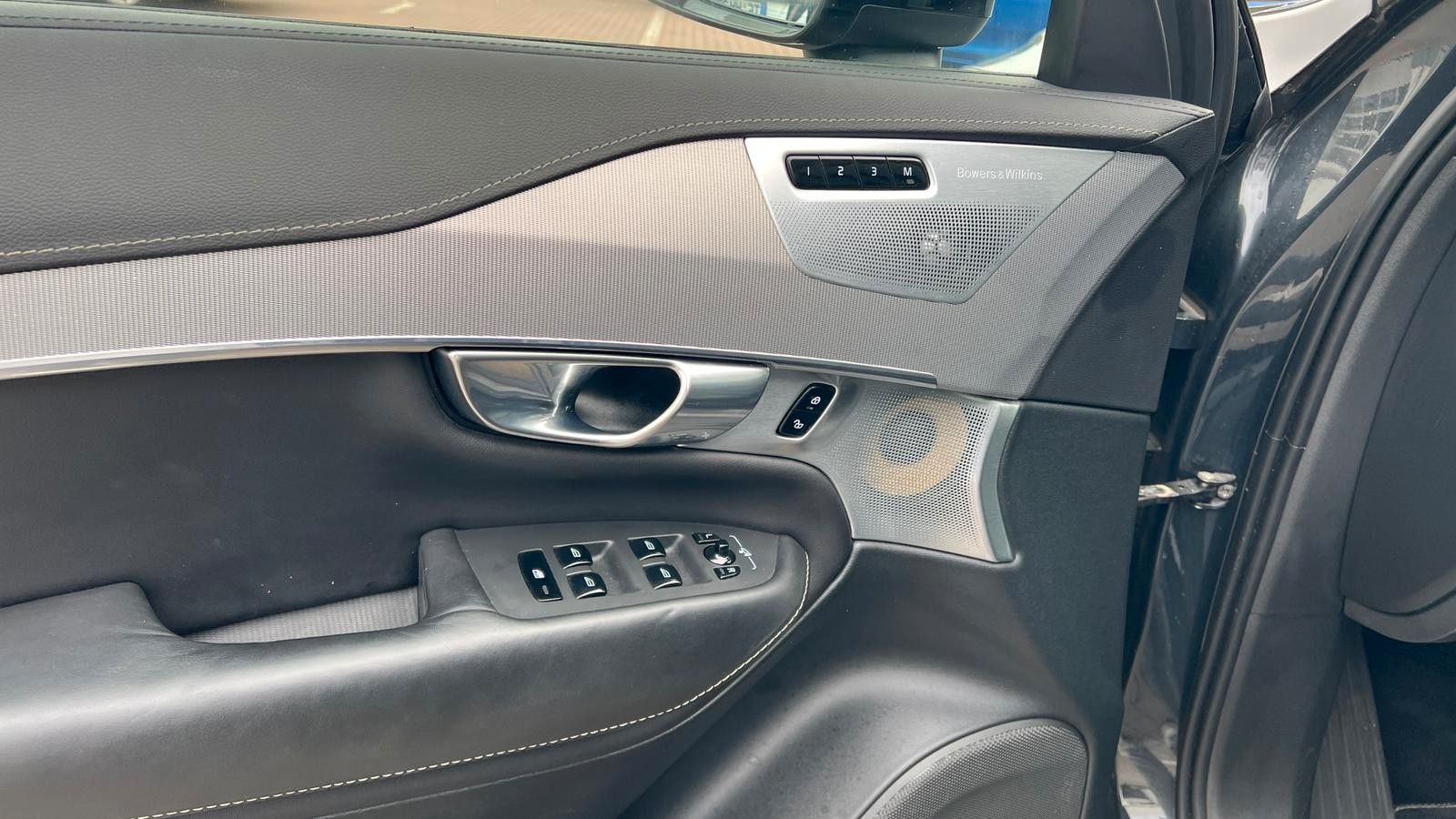 Fahrzeugabbildung Volvo XC90 T8 PHEV AWD R Design*360°*Massage*LUFT*B&W*