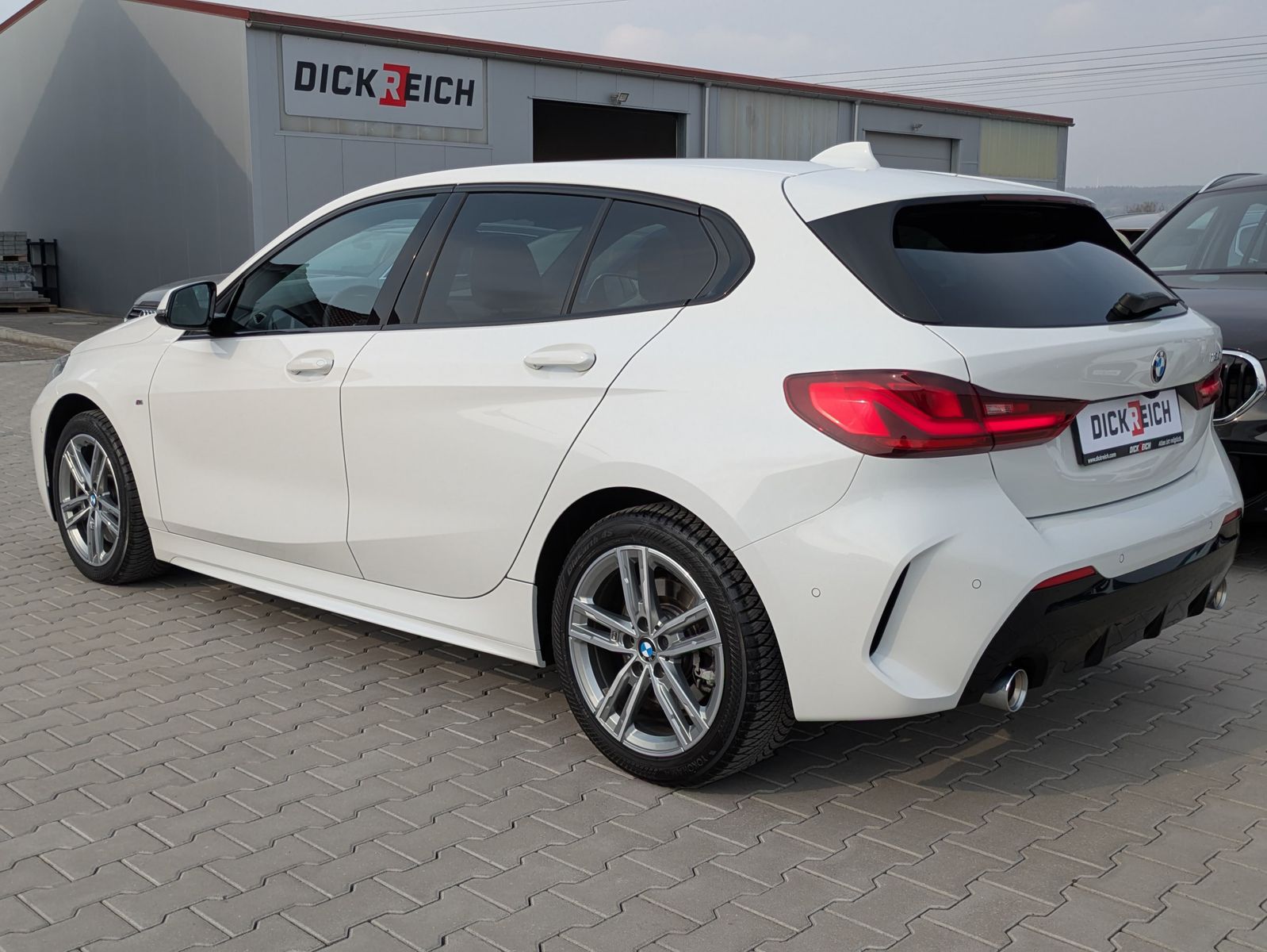 Fahrzeugabbildung BMW 120 i M Sport SHADOW*ACC*KAMERA*H&K*AHK*LED*DAB