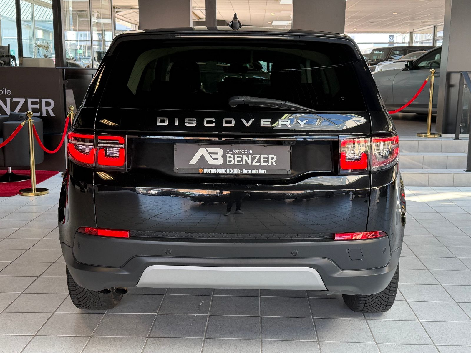 Fahrzeugabbildung Land Rover Discovery Sport S /PANORAMA/HUD/KAMERA/ACC