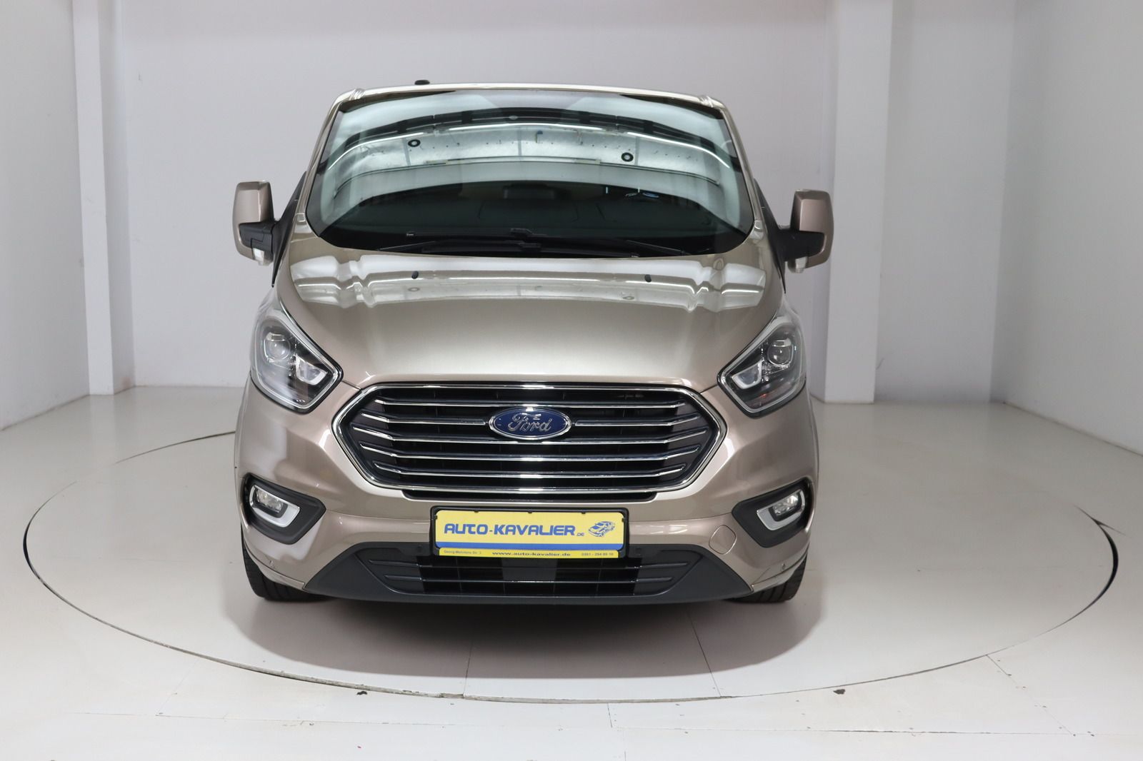 Fahrzeugabbildung Ford Tourneo Custom 2.0 L2 Lang Titanium Black Series