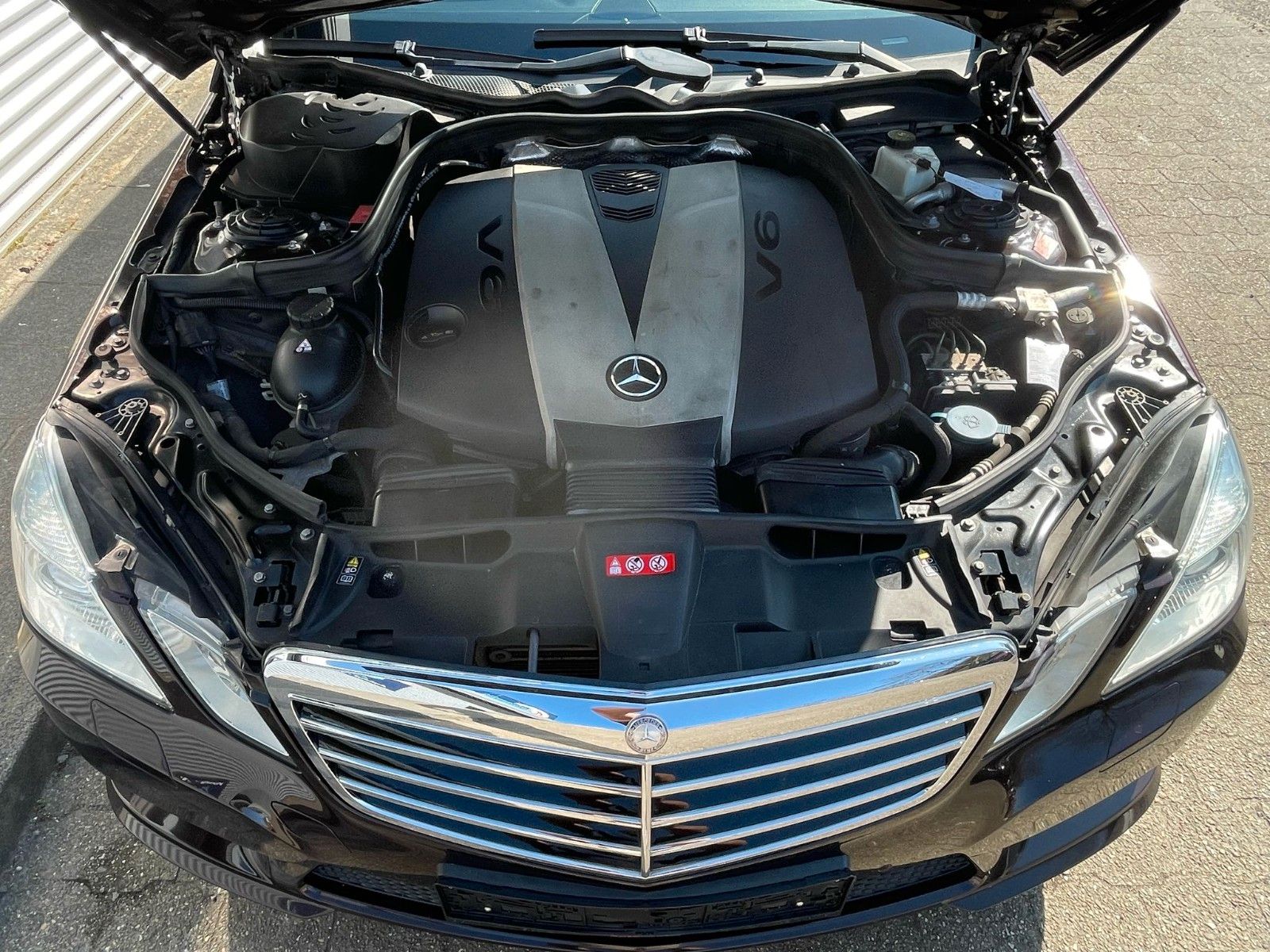 Fahrzeugabbildung Mercedes-Benz E 300 T CDI 7G AUT**AMG**LEDER NAVI GLASSD XENON