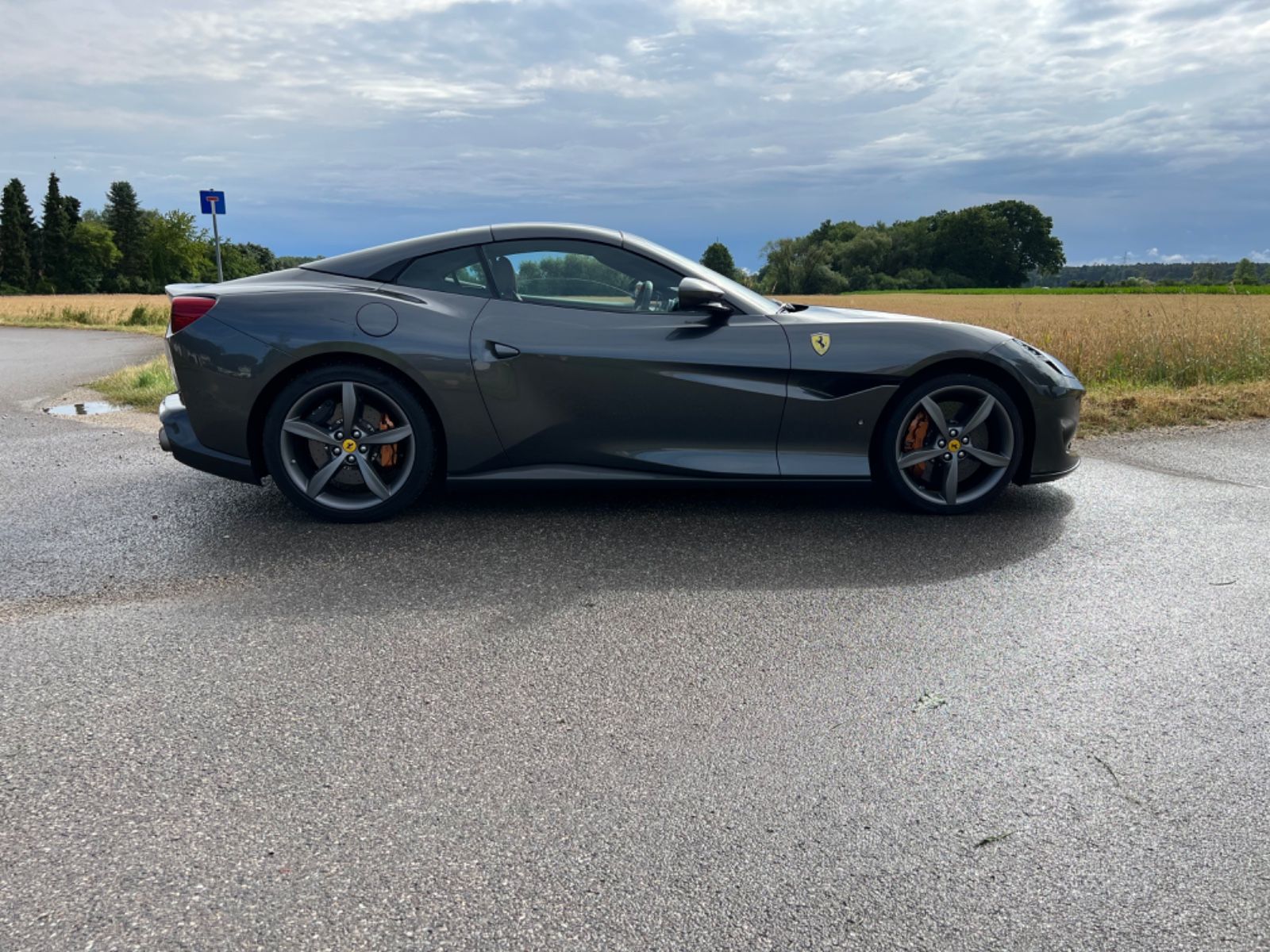 FERRARI Portofino