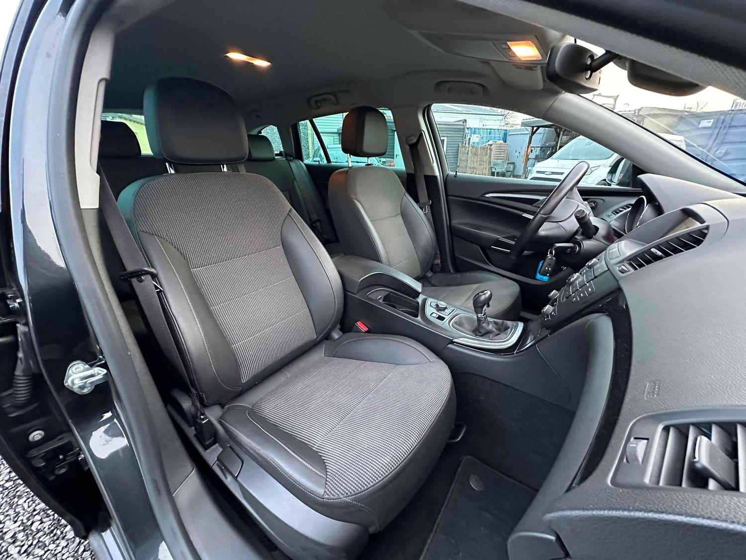 Opel Insignia 2013 — photo 16