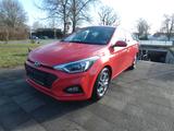 Hyundai i20 Style / Automatik / RFK - Hyundai i20: Rot