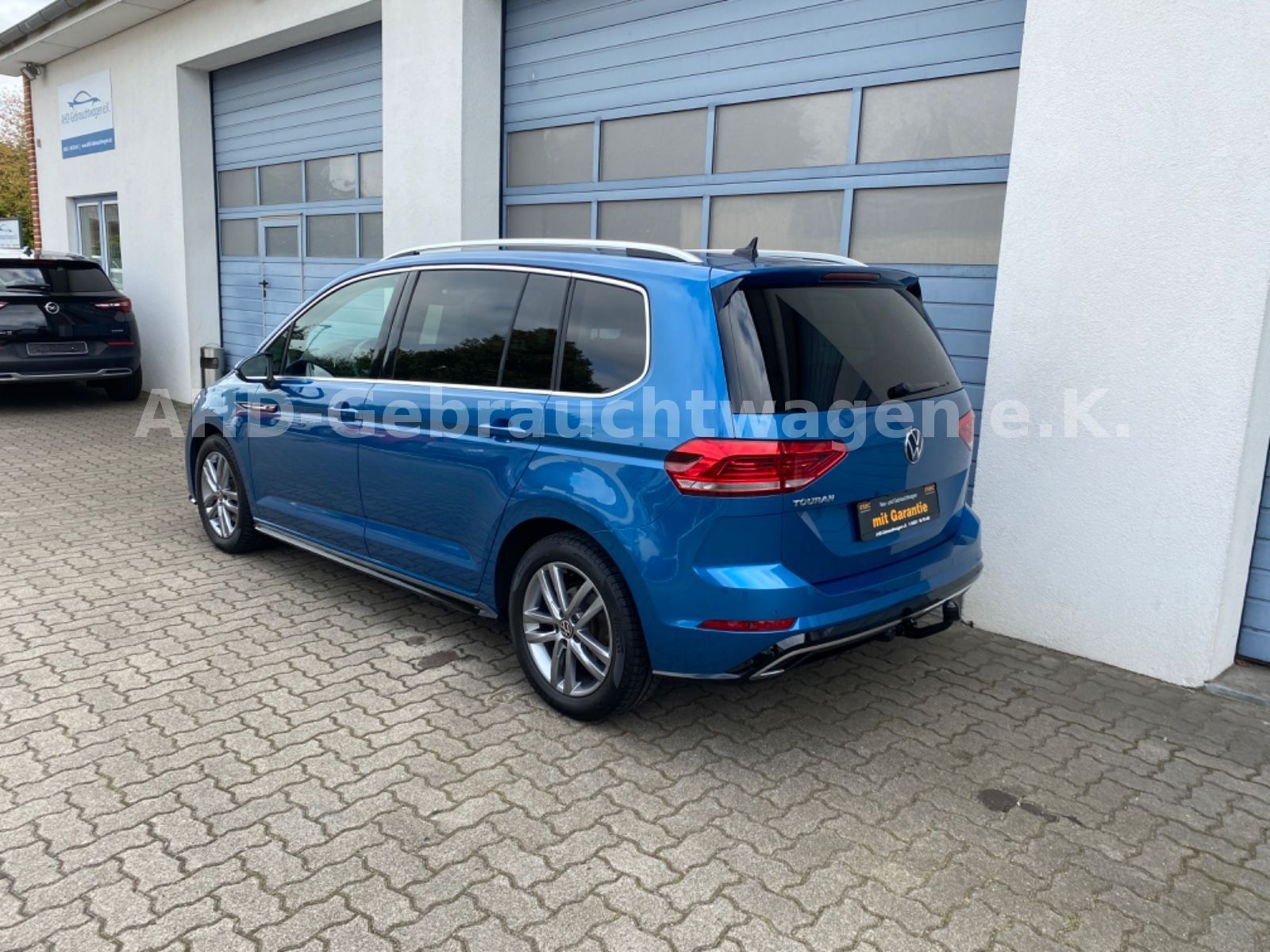 Fahrzeugabbildung Volkswagen Touran 1.5 TSI Highline R-Line LED AHK 7-Sitzer