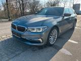 BMW 530 5 Touring 530 i xDrive Luxury Line - blaue BMW 530