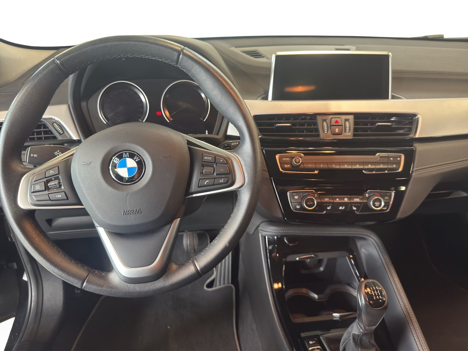 BMW X2 sDrive18i LED Navi ParkAs Klima PDC imagem 2