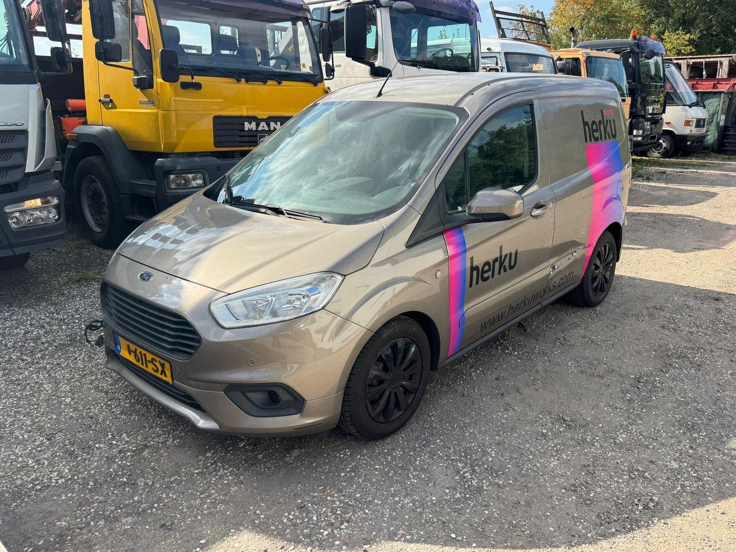 Ford Transit Courier 1.5 TDCI AC Limited MOTORSCHADE