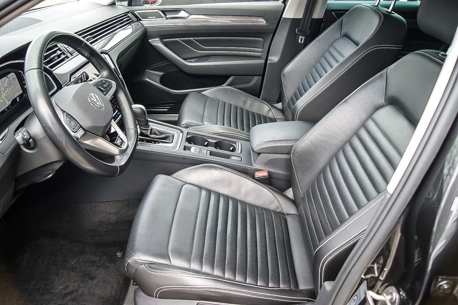 Fahrzeugabbildung Volkswagen Passat Variant 20TDI 4Motion R-Line MATRIX PANO