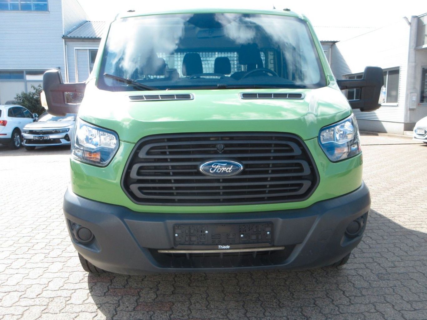 Fahrzeugabbildung Ford Transit Pritsche 350 L4 DoKa/AHK 3,5 to/7-Sitz