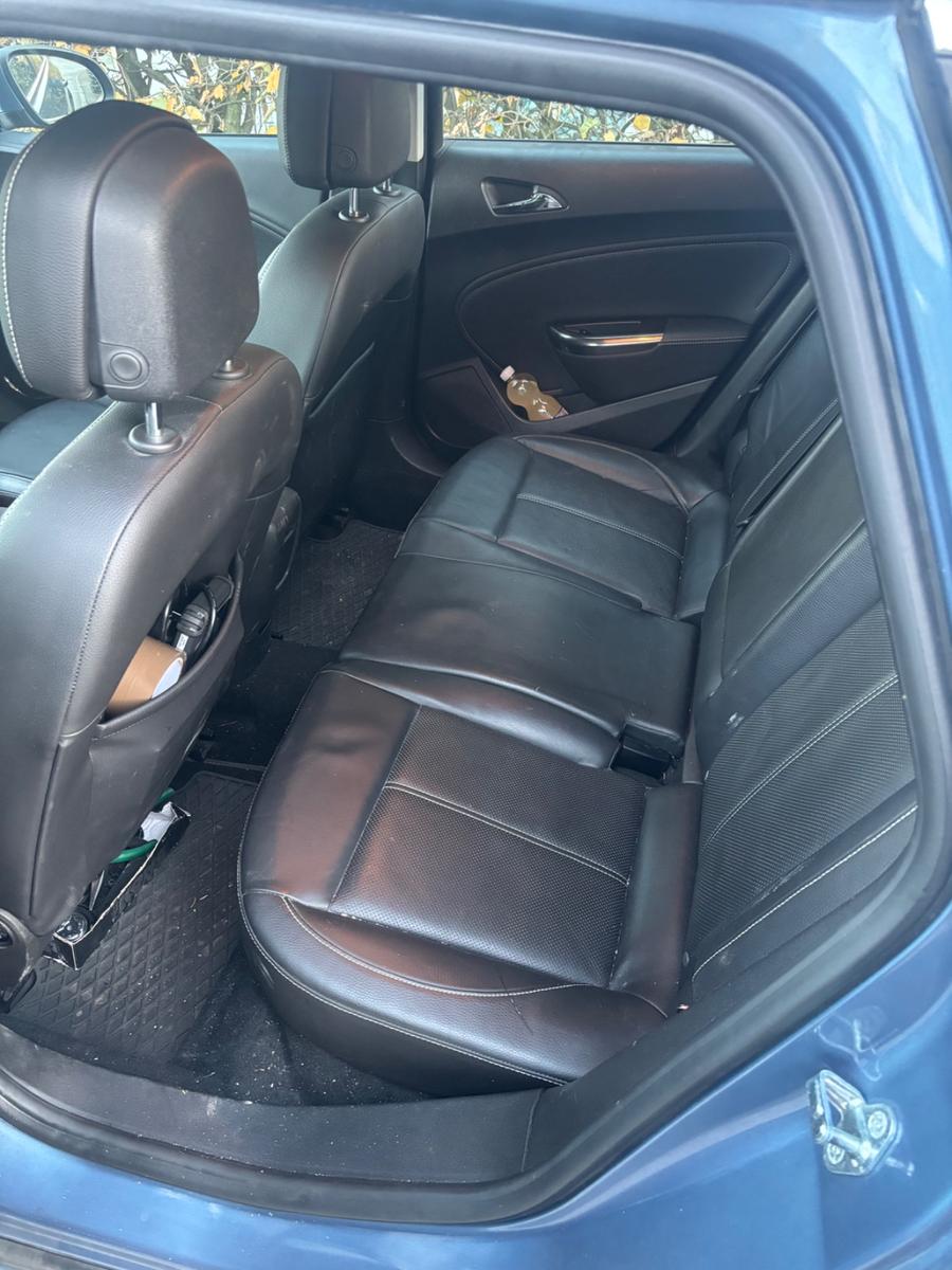 Opel Astra 2010 — photo 11