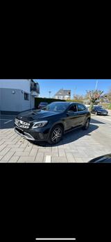 Mercedes-Benz GLA 220 d DCT Vollausstattung  - Mercedes-Benz GLA 220 von privat