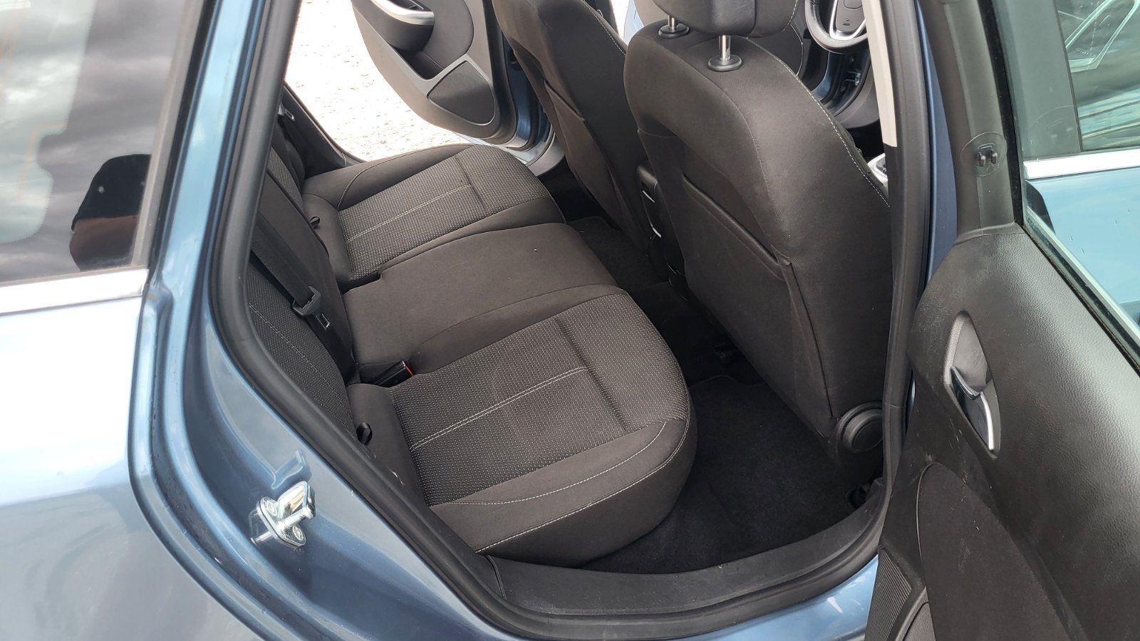 Opel Astra 2011 — photo 15
