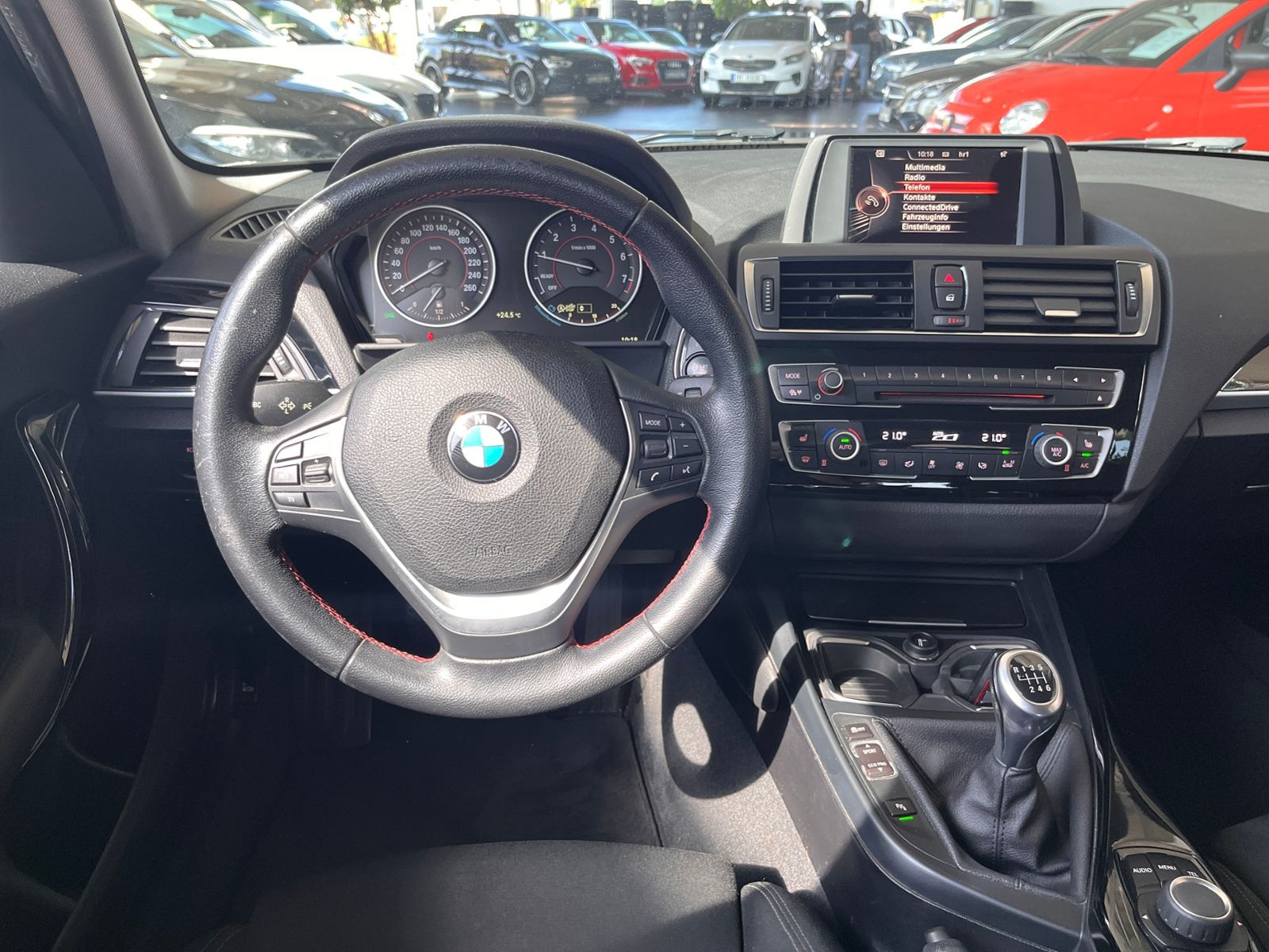 Fahrzeugabbildung BMW 118 i Sport Line KLIMA LED SHZ PDC 17"