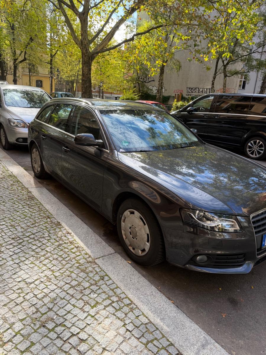 Audi A4 2011 — rear view