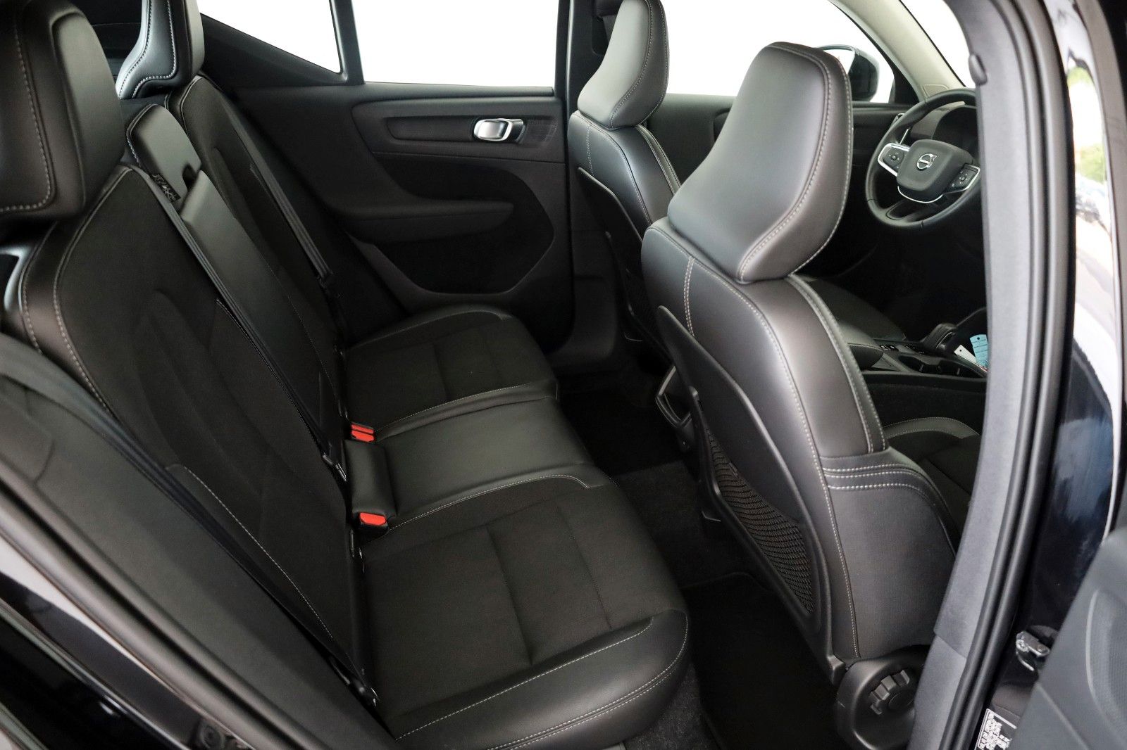 Fahrzeugabbildung Volvo XC40 Momentum Pro,T.Leder,Navi,LED,Kamera,
