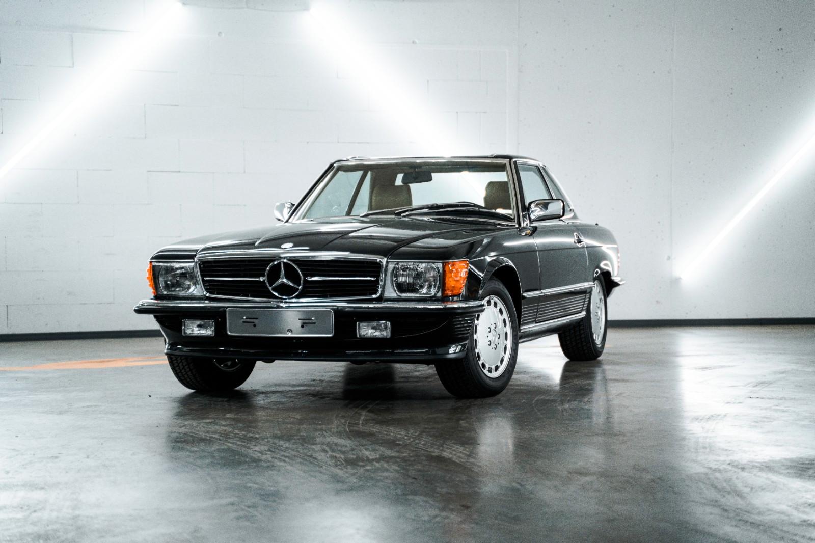 Mercedes-Benz SL 300 R107 - Manual Getriebe, nur 9188 km