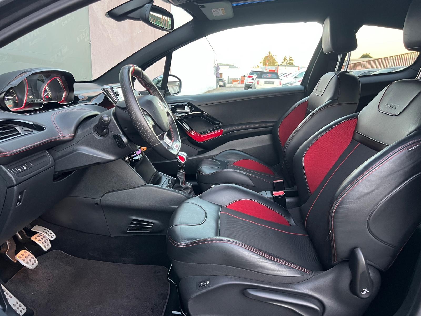 Peugeot 208 GTi*1.Hand*LED*Pano*Navi*Shz*Leder*Scheckh.*