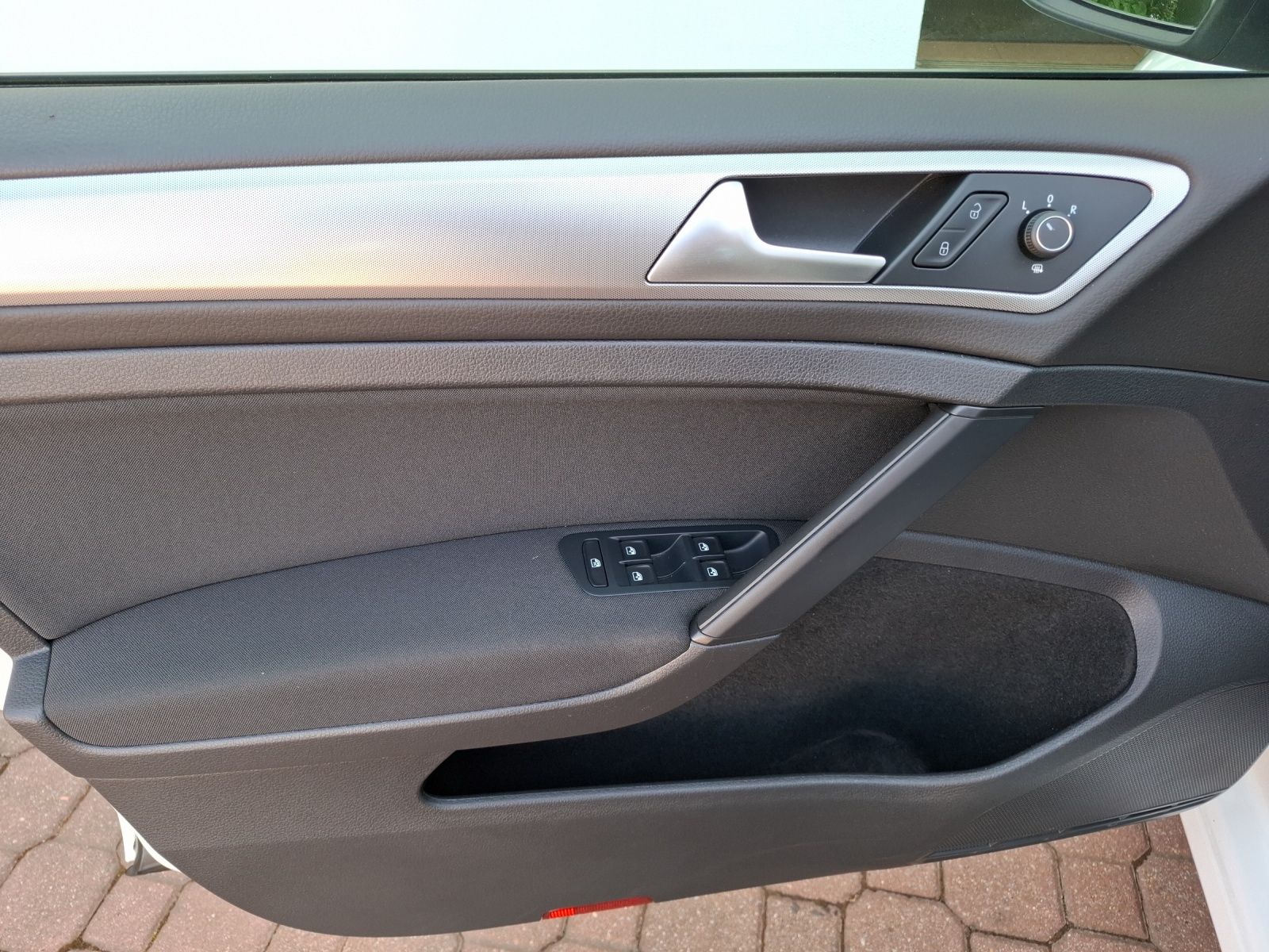 Fahrzeugabbildung Volkswagen Golf VII Variant TSI Trendline Navi PDC SH