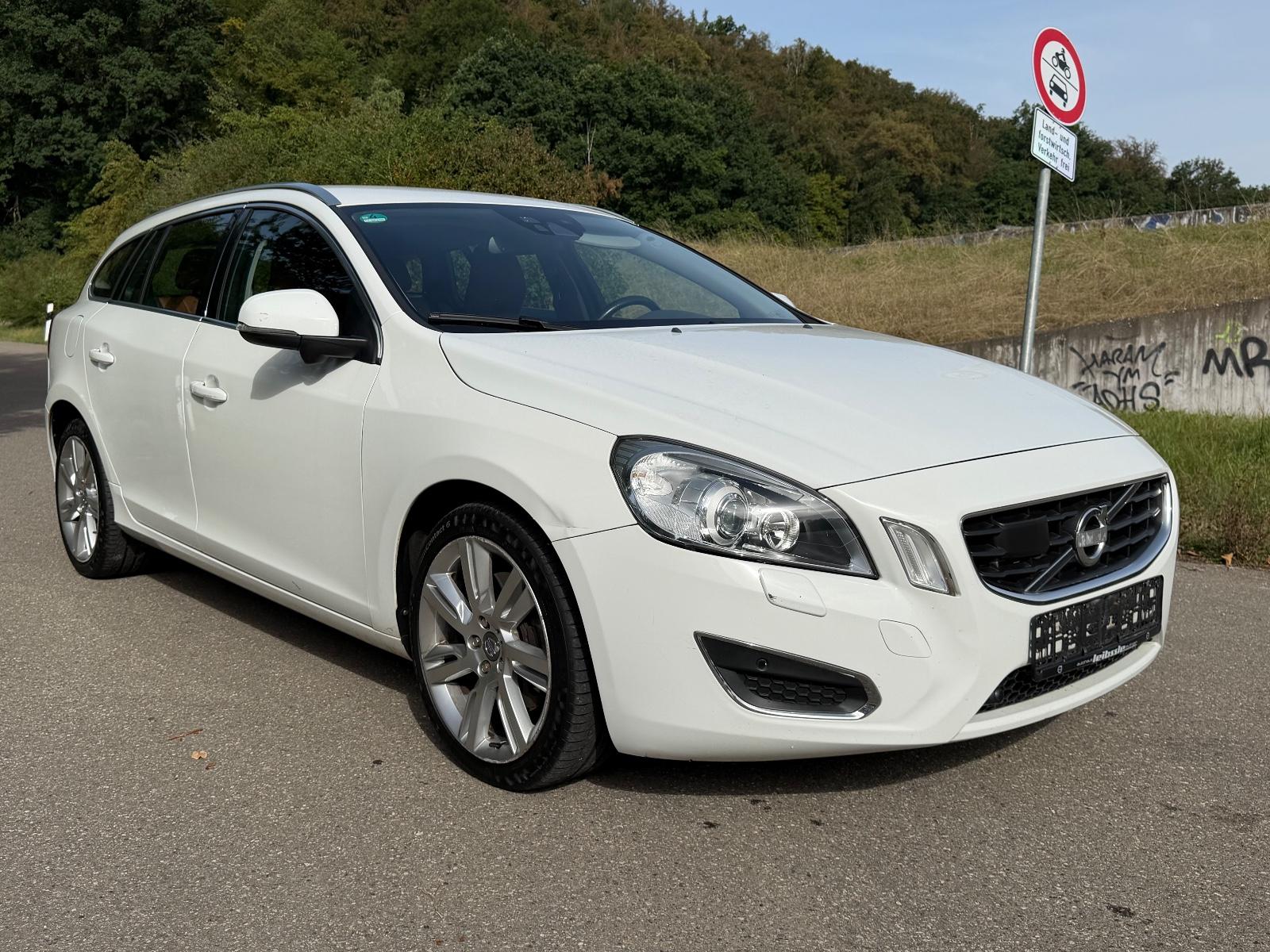 Volvo V60 Kombi Summum / Leder / Xen. / Navi