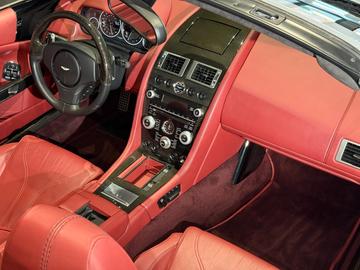 2010 Aston Martin DBS — фото 7