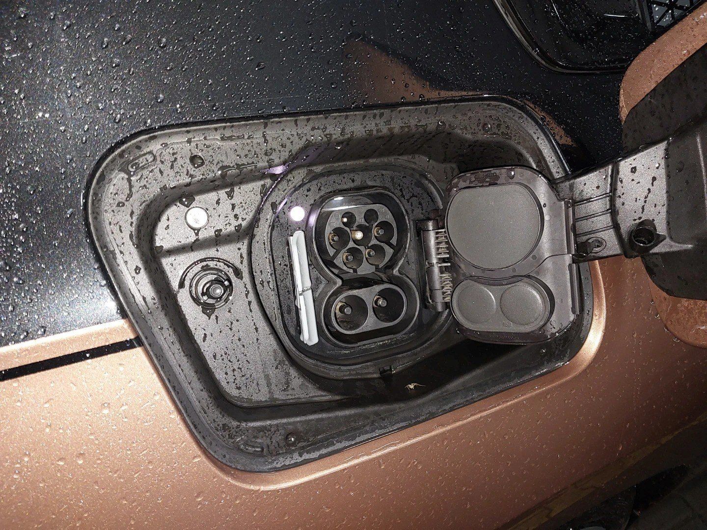 Fahrzeugabbildung BMW i7 M70 xDrive Limousine Sonderlackierung B&W Sur