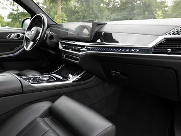 BMW X7 - 7