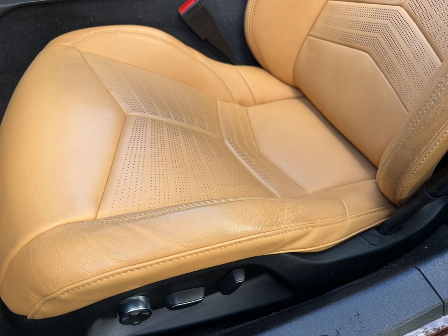 Fahrzeugabbildung Corvette C8 Cabrio Stingray 6.2 V8 3LT Lift Caffeine Brow