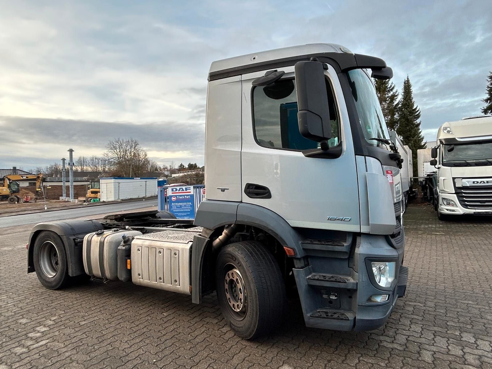 Fahrzeugabbildung Mercedes-Benz 1840 L Antos mit 2-Achs Kühlauflieger