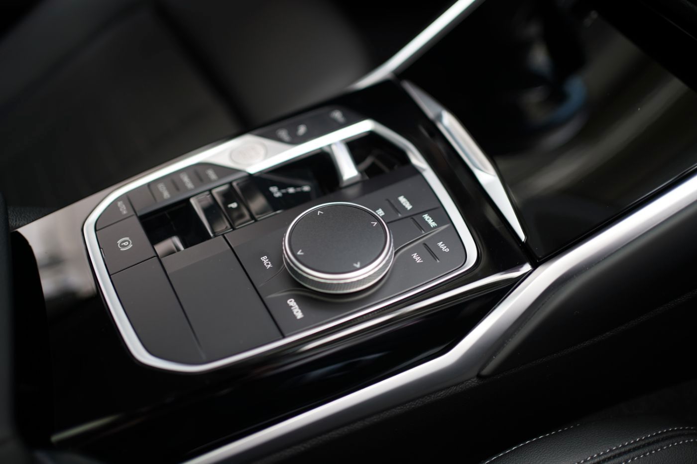 Fahrzeugabbildung BMW 320iA+Komfortzug. +DrivingAssist+PanoramaGlasdac