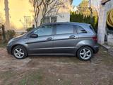 Mercedes-Benz B 200 -