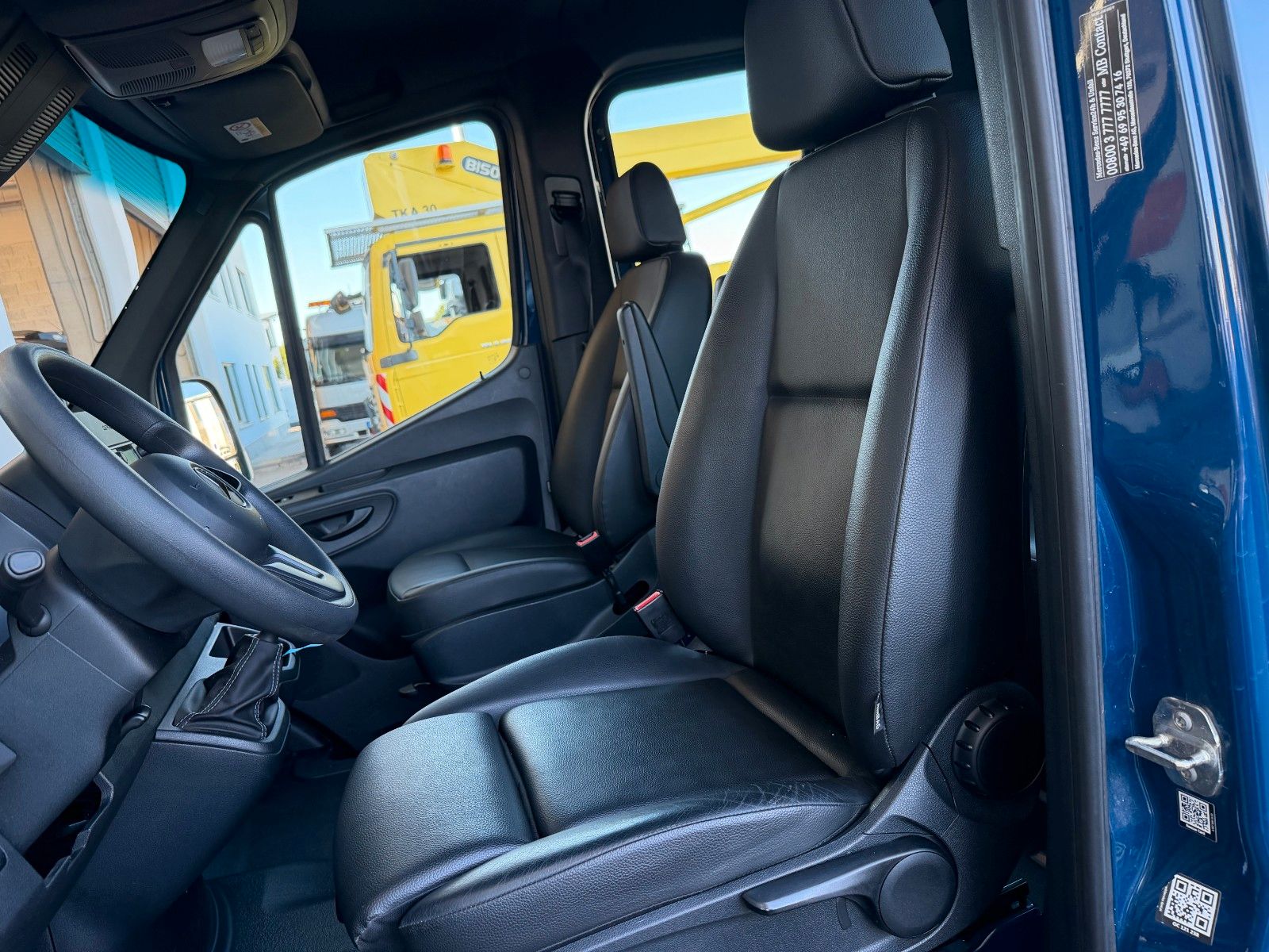 Fahrzeugabbildung Mercedes-Benz Sprinter 215 CDI DoKa Klima AHK