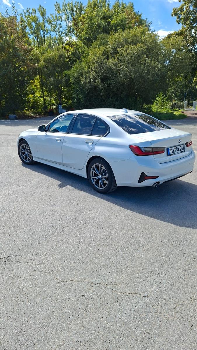 BMW 318d Sport Line Sport Line, Navi, Live Cockpit..