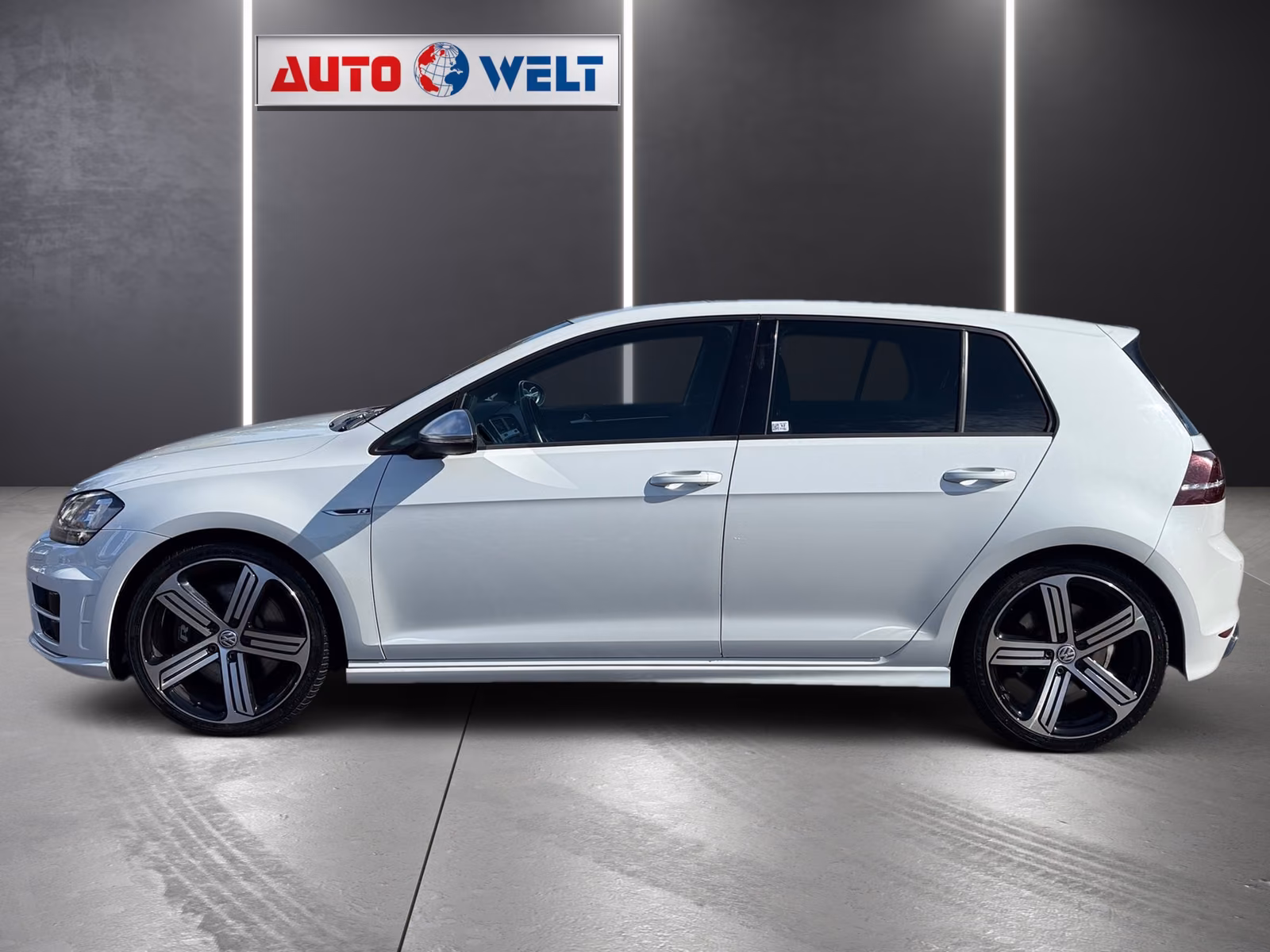 Volkswagen Golf VII 2.0 R BMT 4Motion Xenon Leder PDC Navi
