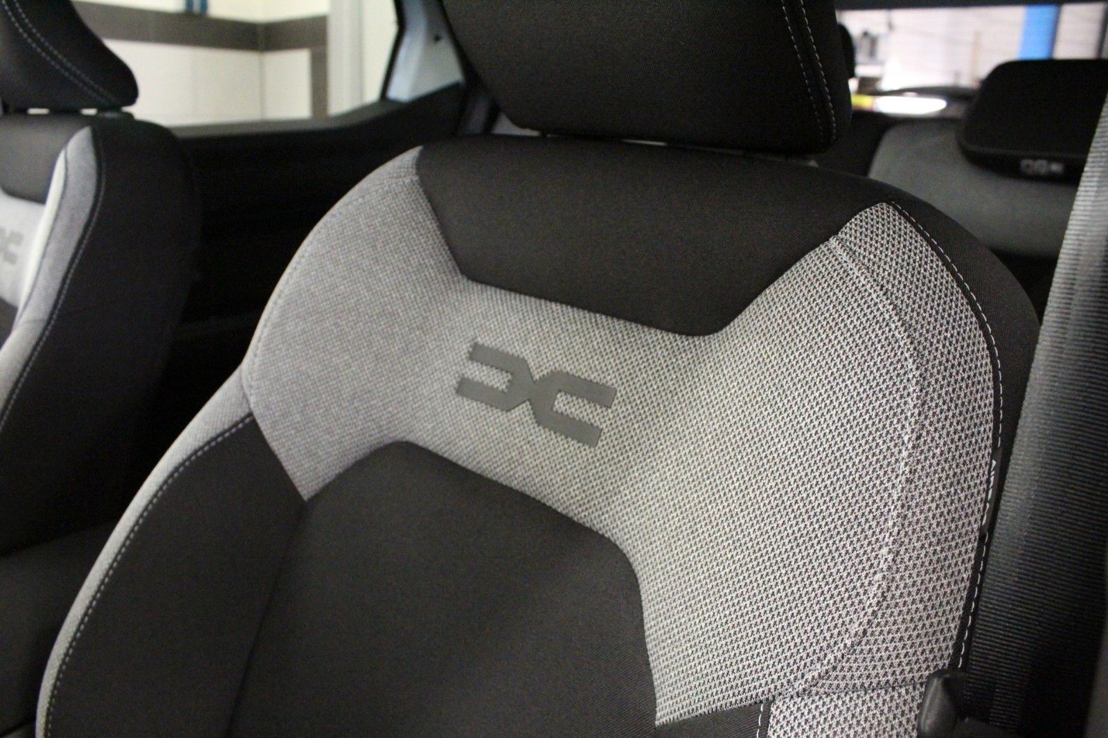 Fahrzeugabbildung Dacia Duster mild hybrid 140 Journey *Winterp.*MY 26