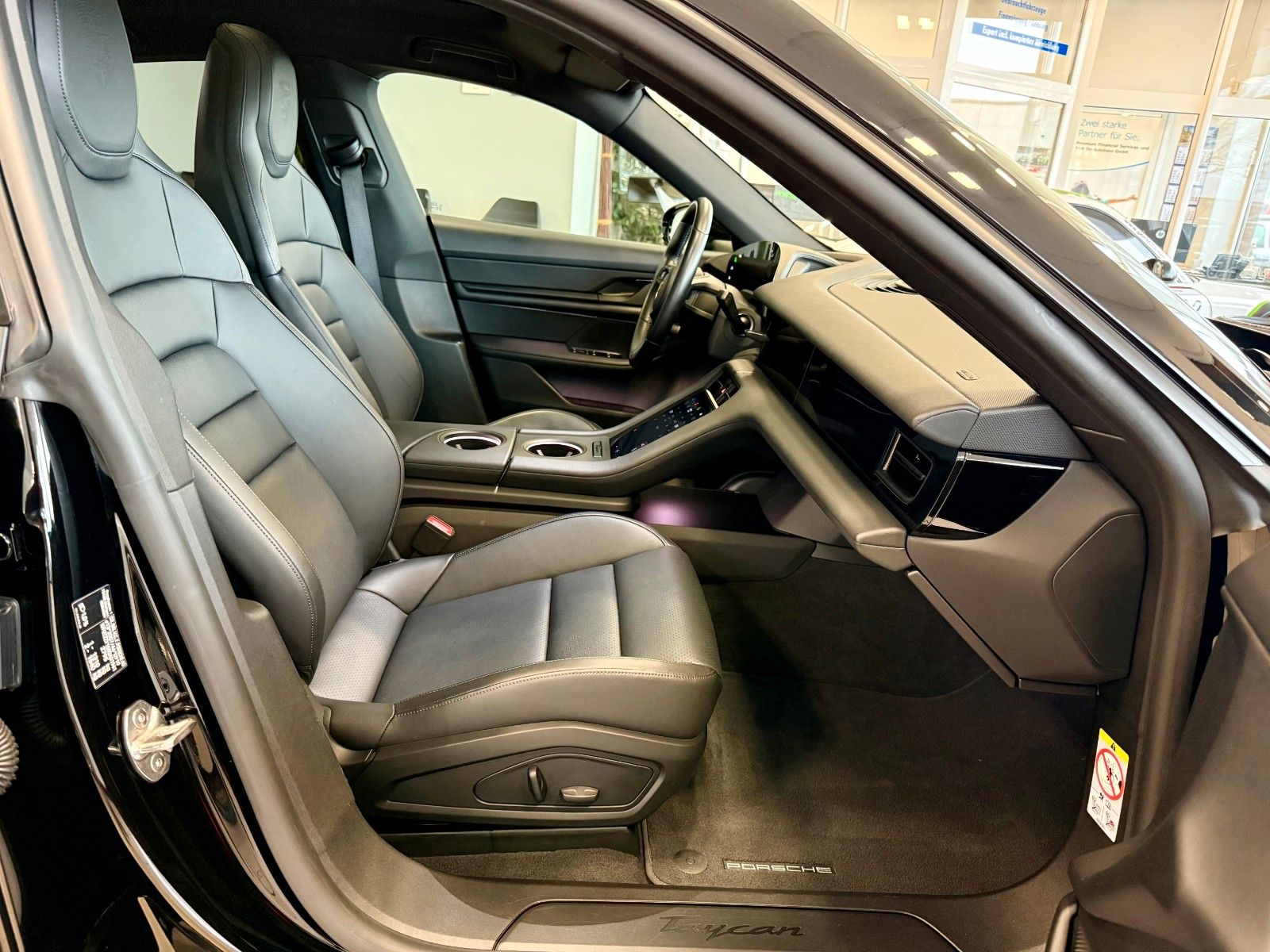 Fahrzeugabbildung Porsche Taycan Performance Panorama/SportChrono/WP