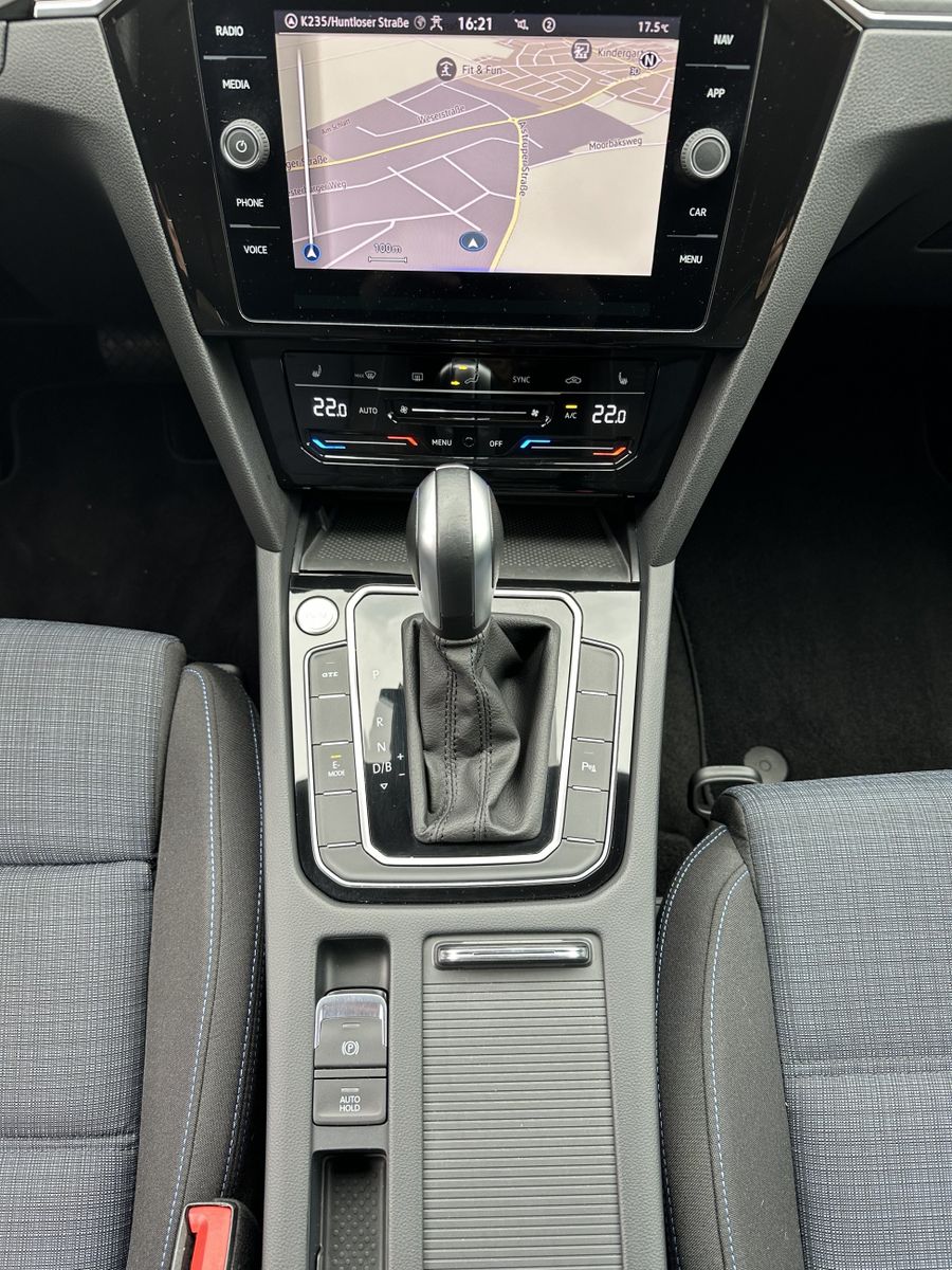 Fahrzeugabbildung Volkswagen Passat Variant 1.4 TSI DSG GTE NAV+LED+AHK+VCOCK