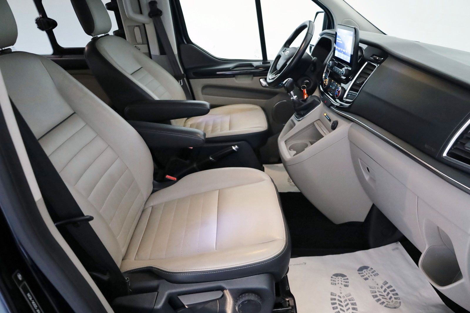 Fahrzeugabbildung Ford Tourneo Custom TITANIUM X 8 Si,Leder,Navi,Xenon