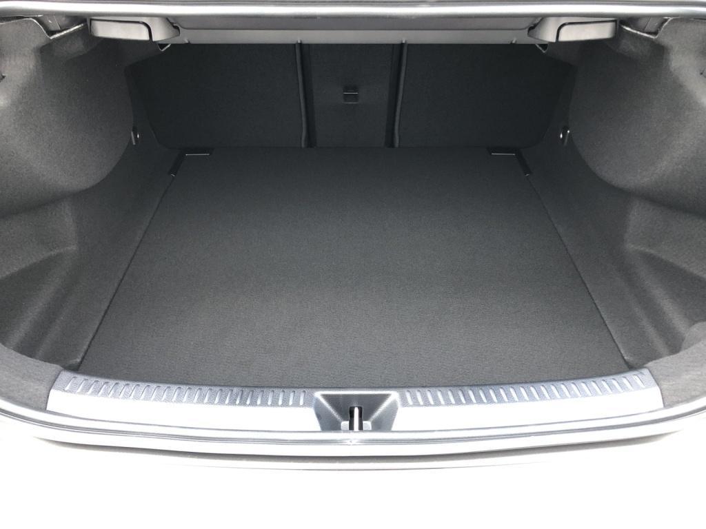 Mercedes-Benz A 200 Limousine ILS+MBUX+Progressive+Night+Pano — 13