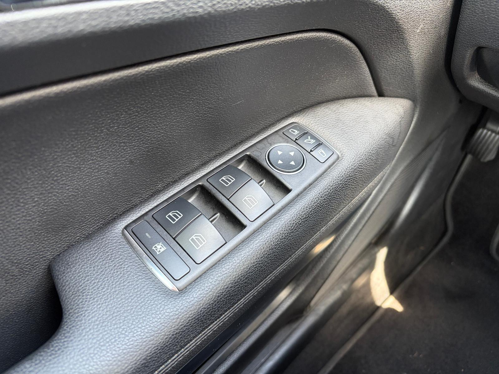 Mercedes-Benz E 200 CGI Cabrio Avantgarde Navi Leder Airscarf