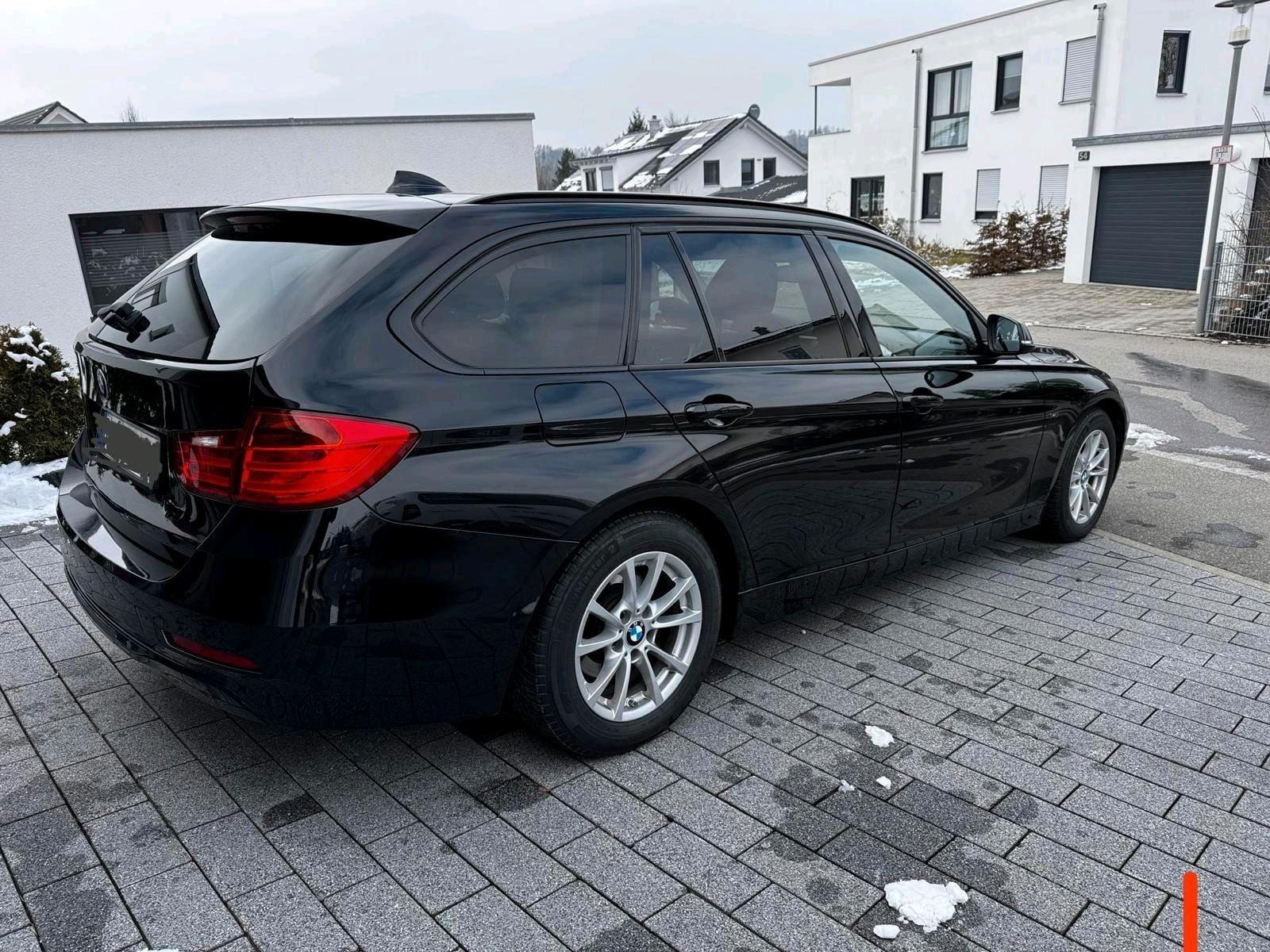 BMW 318 2015 — interior