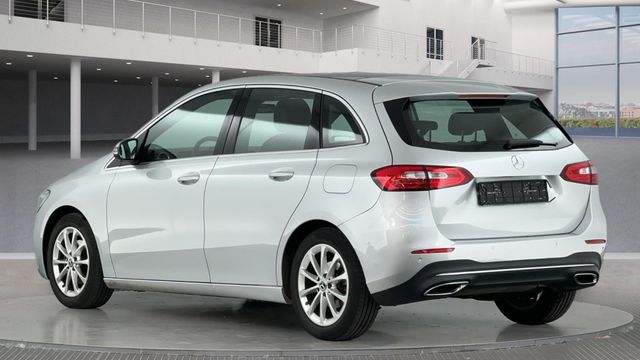 Fahrzeugabbildung Mercedes-Benz B 180 Progressive Automatik+Kamera+Panorama+AHK