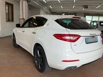 Maserati Levante V6 Diesel 275 CV AWD Granlusso imagem 2