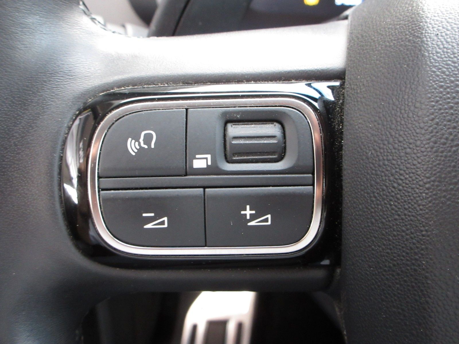 Fahrzeugabbildung Citroën C5 Aircross 1.2T LED/NAVI/SHZ/LEDER/R´CAM
